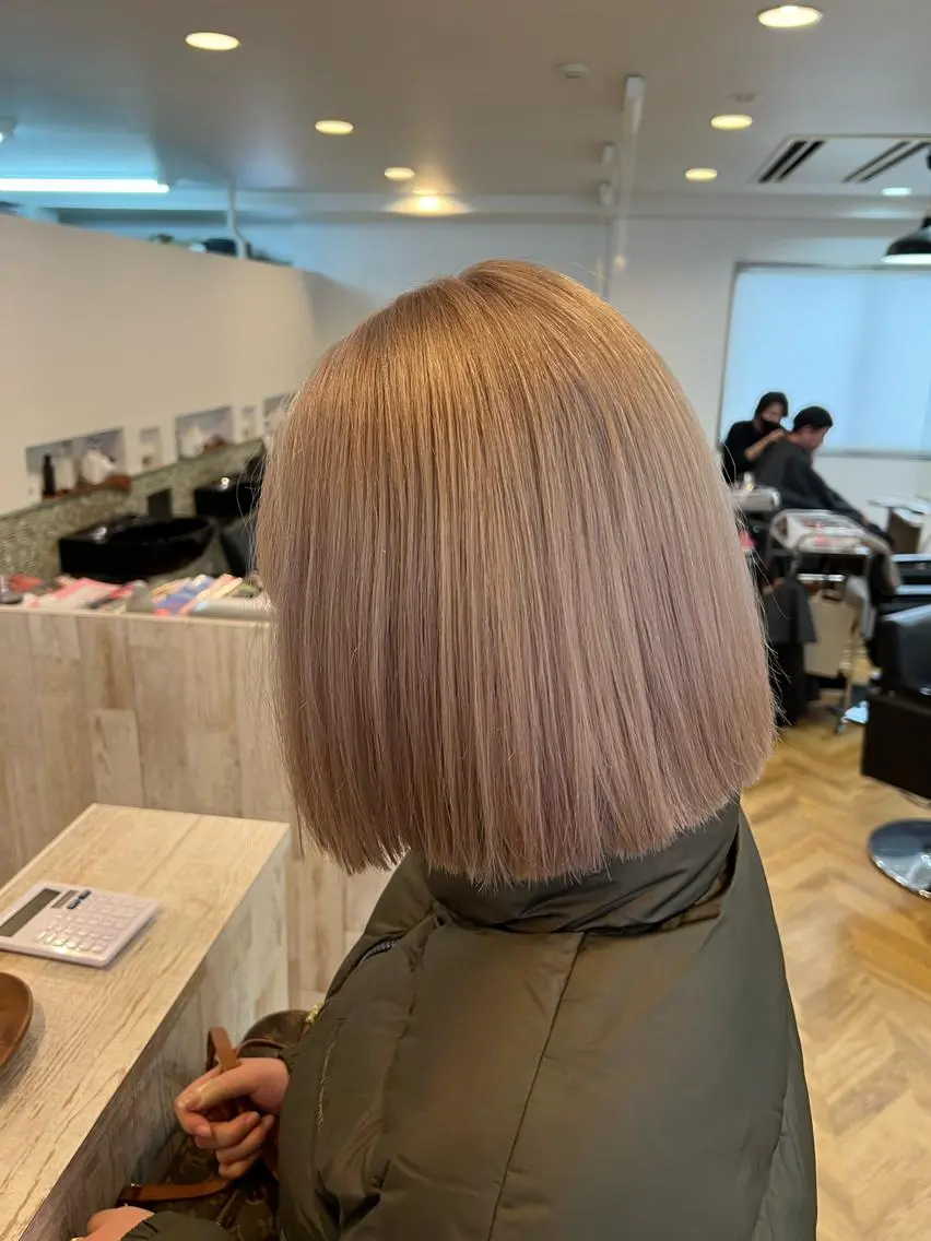 ショート カラー ヘアカラー トリートメント ブリーチ特化 梅田本多翔のヘアスタイル