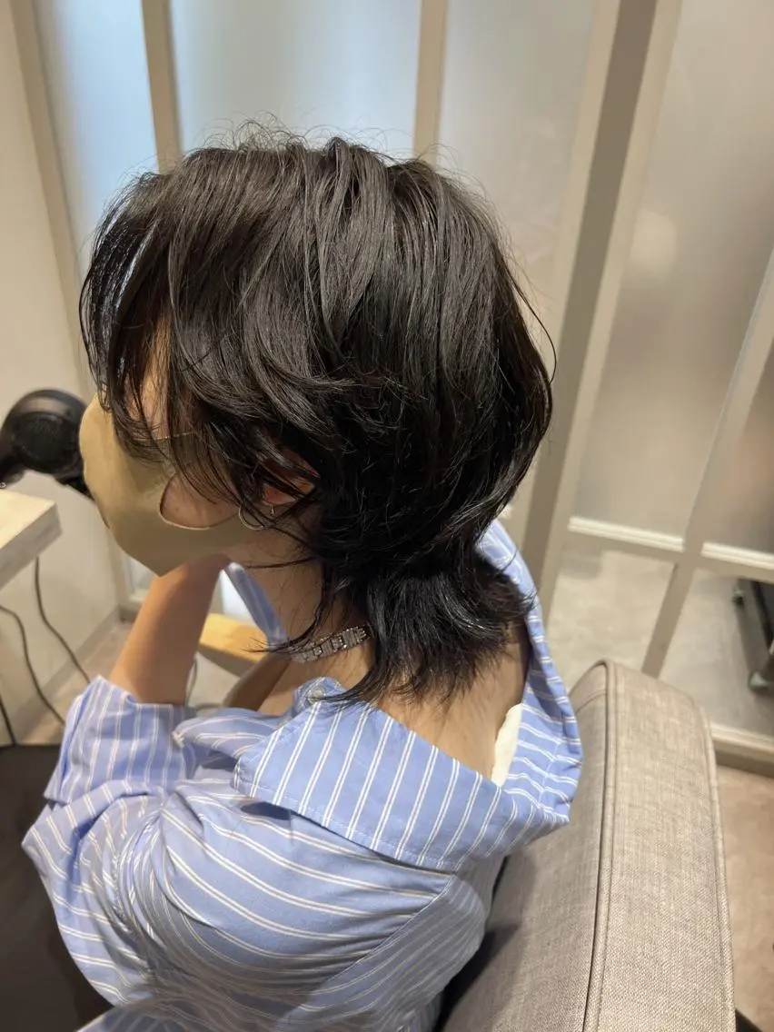 ミディアム カラー ミディアムパーマ ウルフカット 暗髪カラー🫐パーマ おくだりんかのヘアスタイル