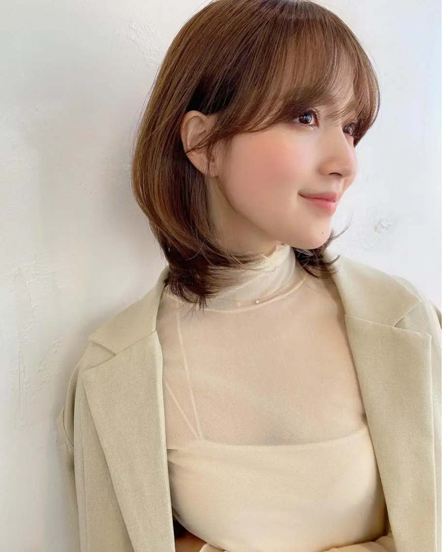 ミディアム レイヤーカット 小顔カット 鎌倉 彩のヘアスタイル