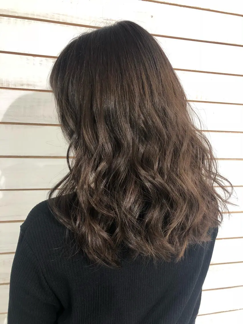 ミディアム カラー ブリーチ グレージュ ブリーチなしカラー カット ヘアカラー 🦋美髪/エクステ 🦋アベイクミのヘアスタイル
