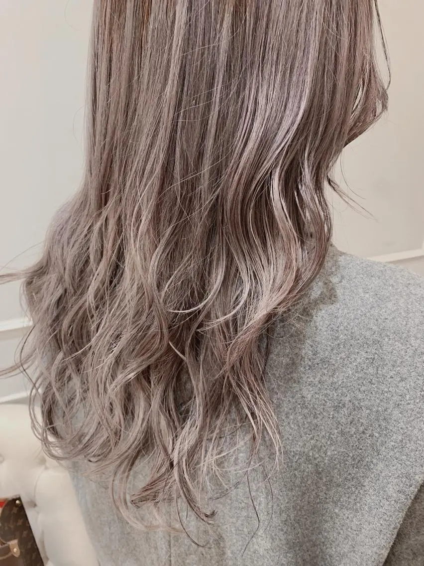 セミロング カラー ブリーチ ヘアカラー トリートメント 🦖鶴岡 香純🦖のヘアスタイル