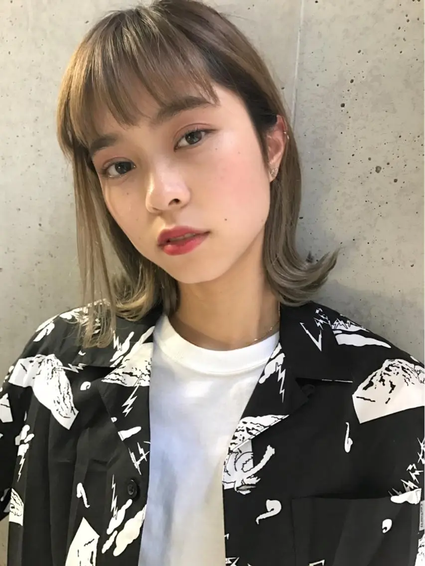 ショート アッシュ アッシュグレー アッシュグレージュ 外ハネヘア 透明感カラー🌿ボブ ✨飛田 ケイのヘアスタイル