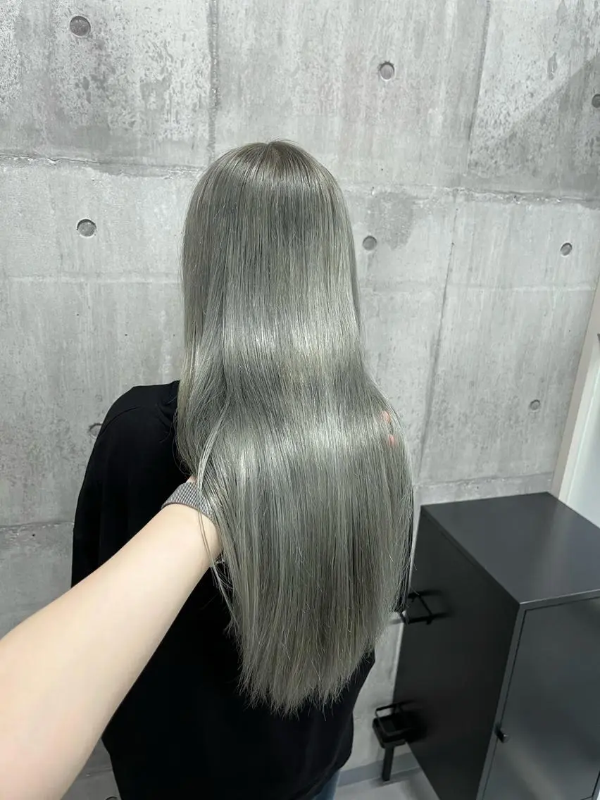 ロング カラー カット ヘアカラー トリートメント ヘアセット newi赤羽 HINATAのヘアスタイル
