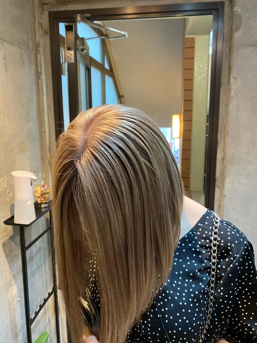カラー ベージュカラー 透明感ブリーチ ハイトーンウエダのヘアスタイル