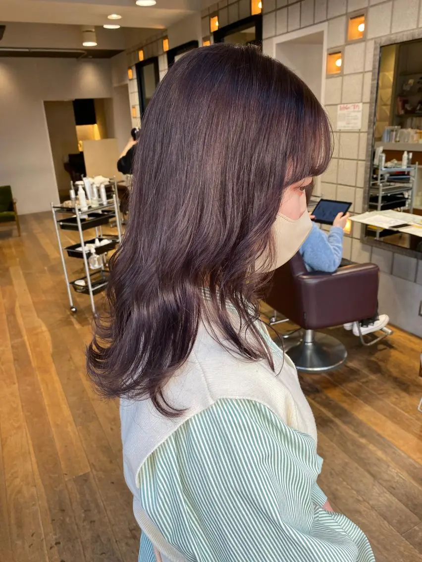 ロング ヘアカラー 塩澤 榛奈のヘアスタイル