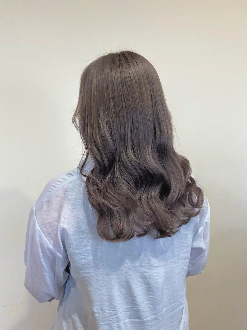 ロング ヘアカラー 梅山 美侑のヘアスタイル