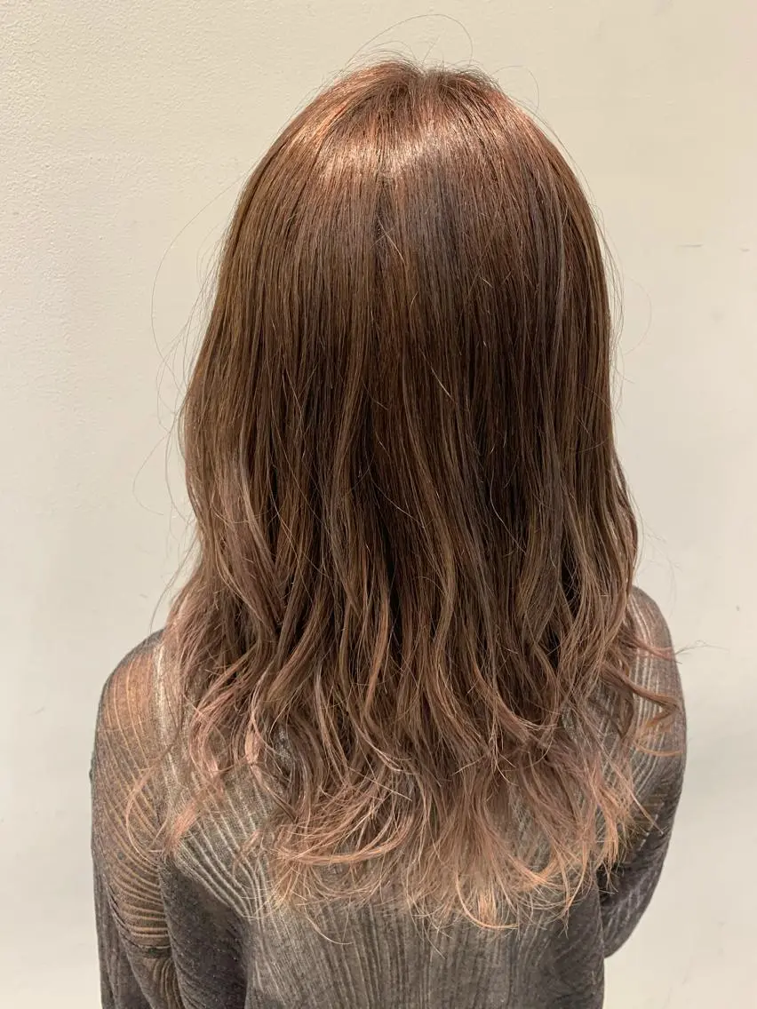 セミロング カラー ブリーチ グラデーションカラー ヘアカラー トリートメント 🦖鶴岡 香純🦖のヘアスタイル