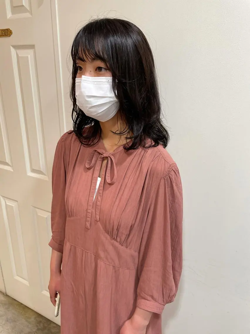 ミディアム カラー カット ヘアカラー トリートメント MIOベージュカラー 柔らかいカラーのヘアスタイル