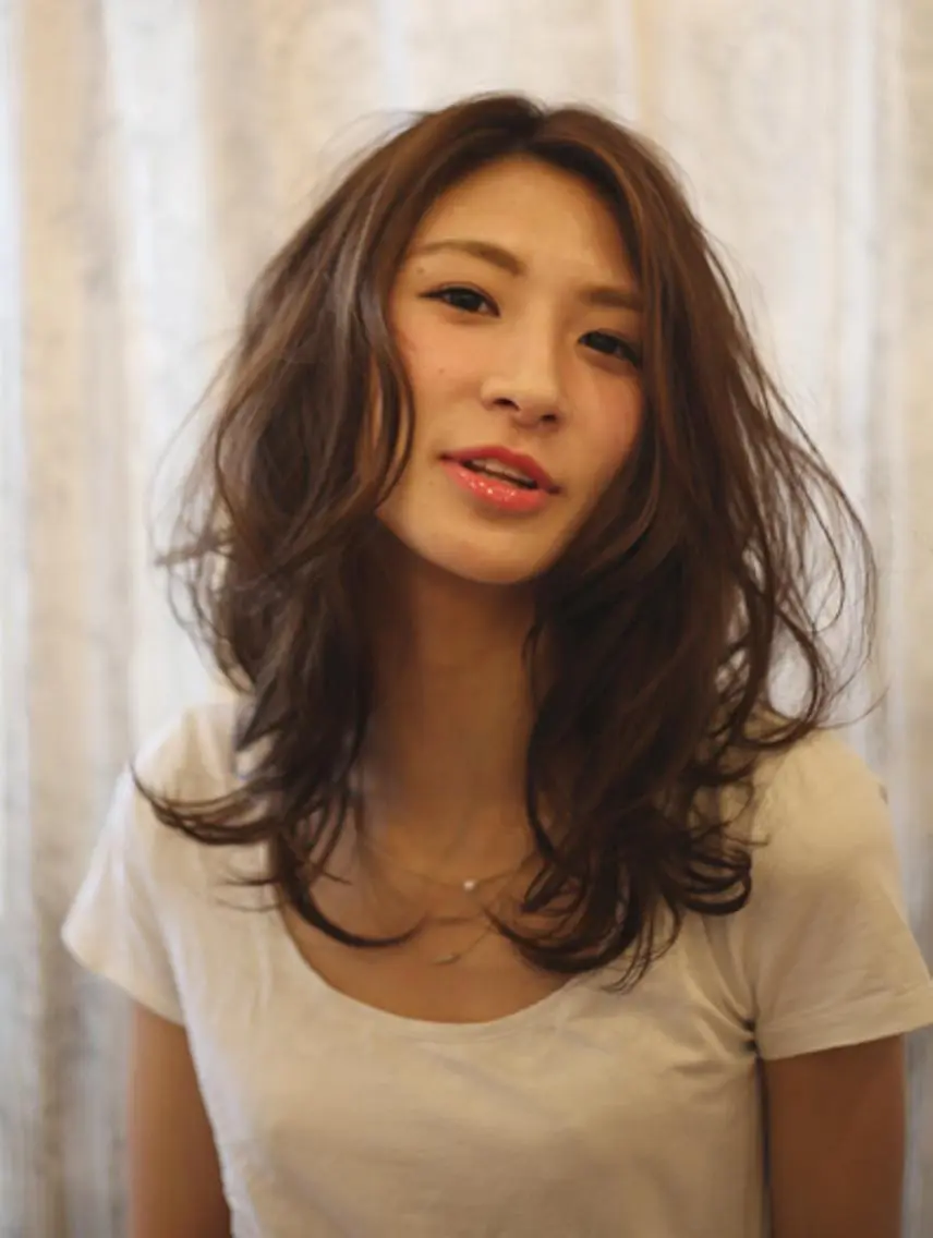 セミロング くせ毛 工藤 久美のヘアスタイル