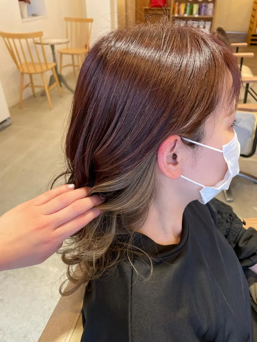 セミロング カラー ベージュカラー インナーカラー 杉原 向日梨のヘアスタイル