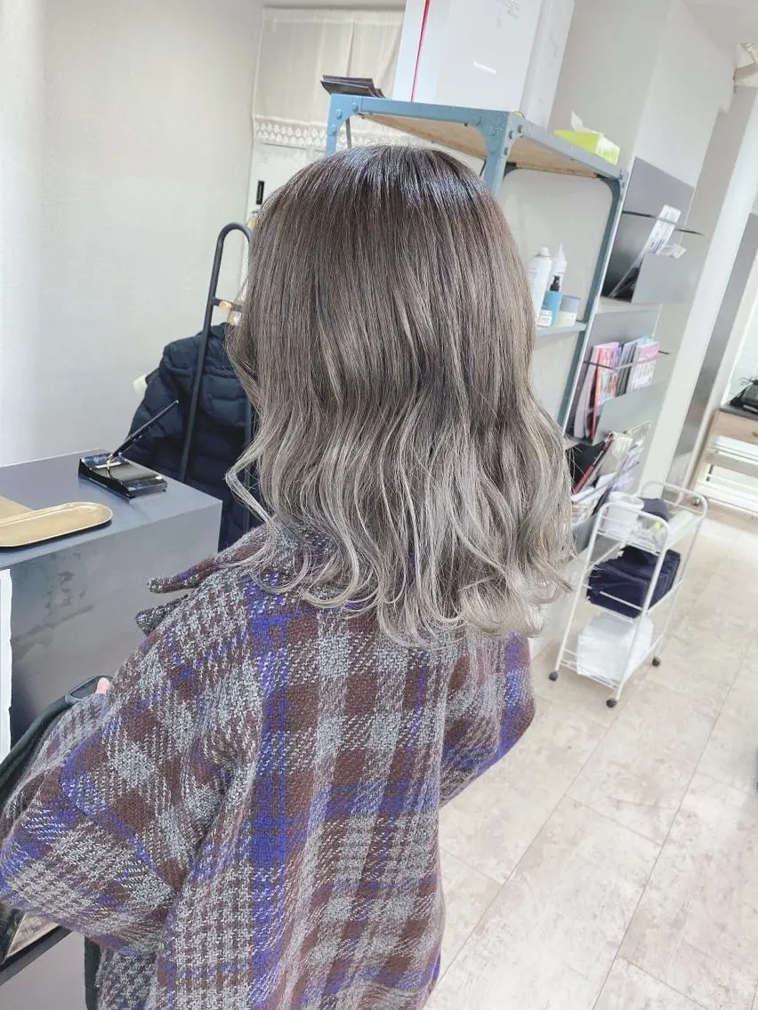 セミロング カラー グラデーションカラー グレージュ 🧙『代表』平田 祥己✨のヘアスタイル