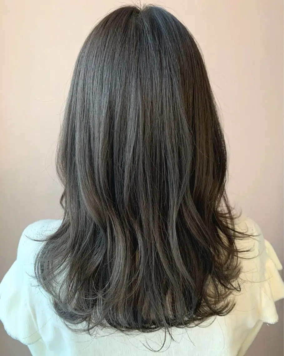 ロング カラー アッシュ アッシュグレー アッシュグレージュ ブリーチ グレージュ hubhair レイヤー/透明感のヘアスタイル