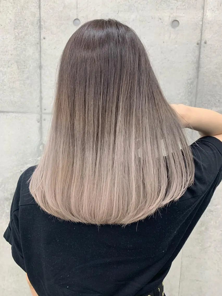 セミロング カット ヘアカラー トリートメント 山田 絵里菜のヘアスタイル