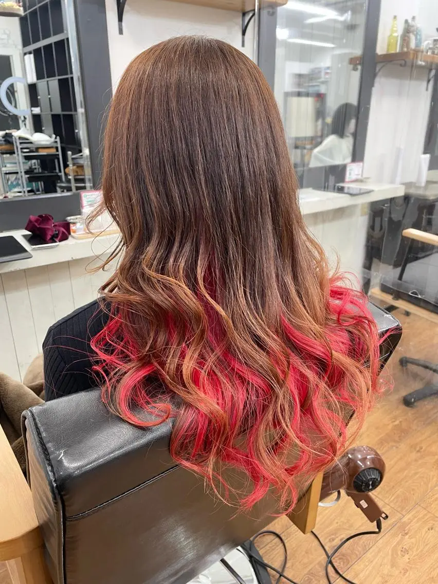 ロング カラー ブリーチ ブラウンカラー レッドカラー 青木 優歩のヘアスタイル