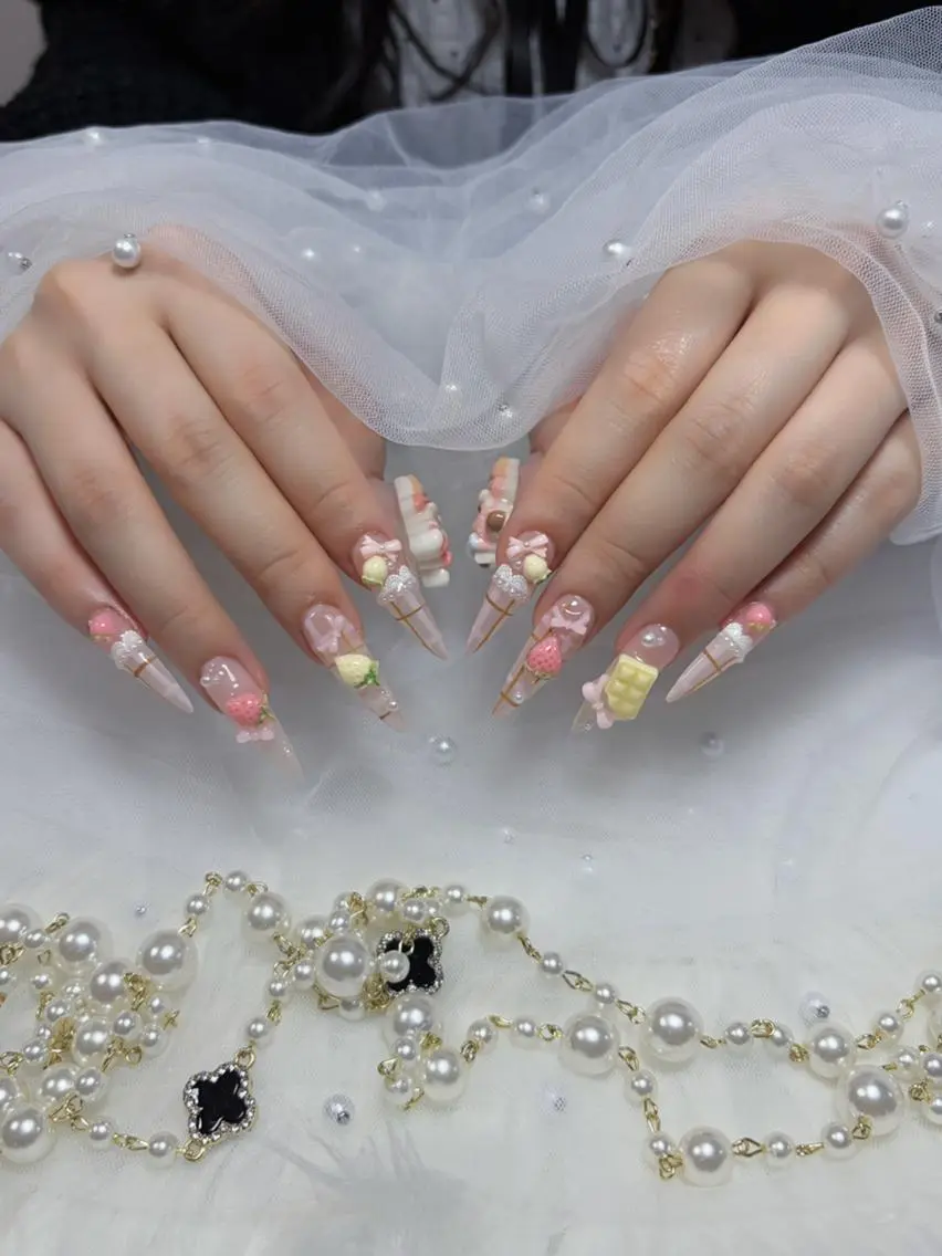 ネイル 長さ出し ジェルネイル ガーリー キラキラネイル 韓国ネイル ハンドネイル Huyn Nail Shinjyukuのネイルデザイン