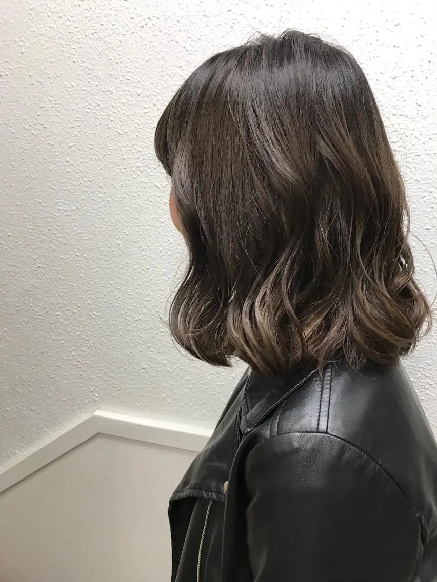 ミディアム カラー アッシュ にった みずきのヘアスタイル