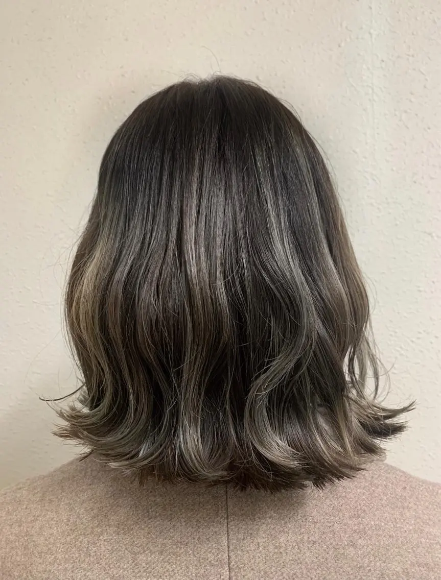ミディアム カラー カット ヘアカラー トリートメント ゆうつ やすひとのヘアスタイル