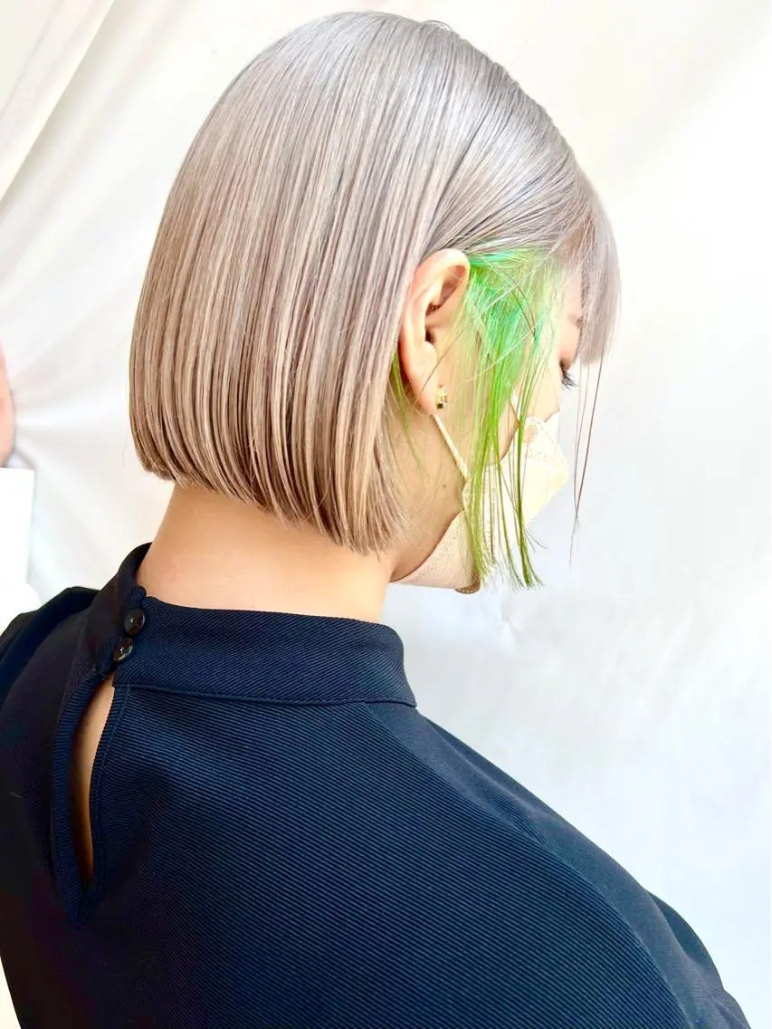 ショート カラー 切りっぱなしボブ 前下がりボブ ブリーチ グレージュ イルミナカラー ヘアカラー トリートメント レイヤー専門家 ダブルカラー修のヘアスタイル