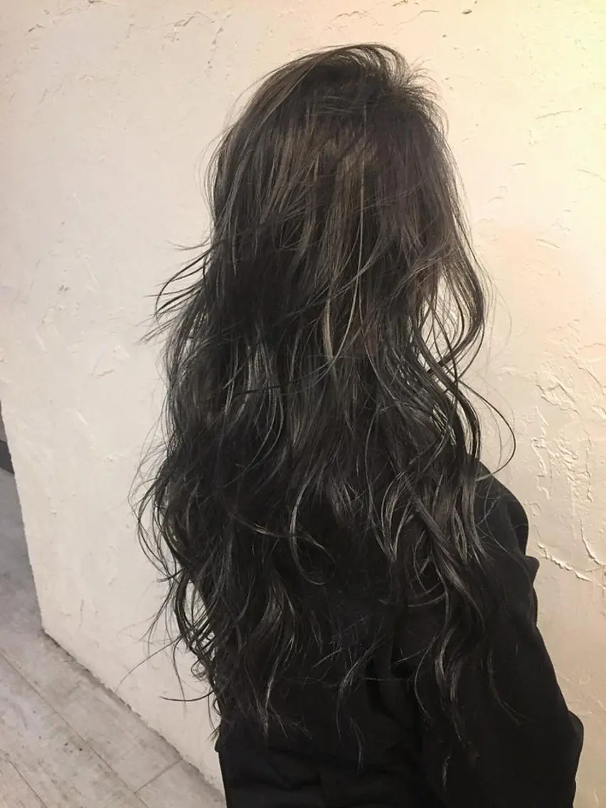 ロング カラー カット ヘアカラー 韓国レイヤー外国人風 透明感カラー髪質改善のヘアスタイル