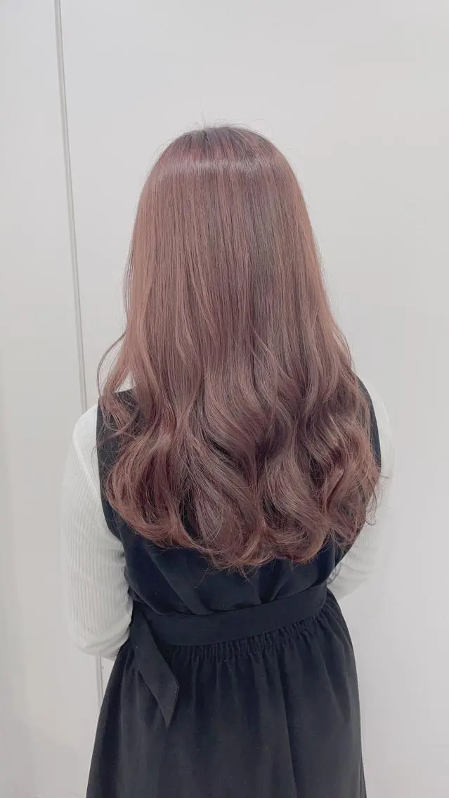 カラー ミルクティーカラー イイサカシュンスケのヘアスタイル