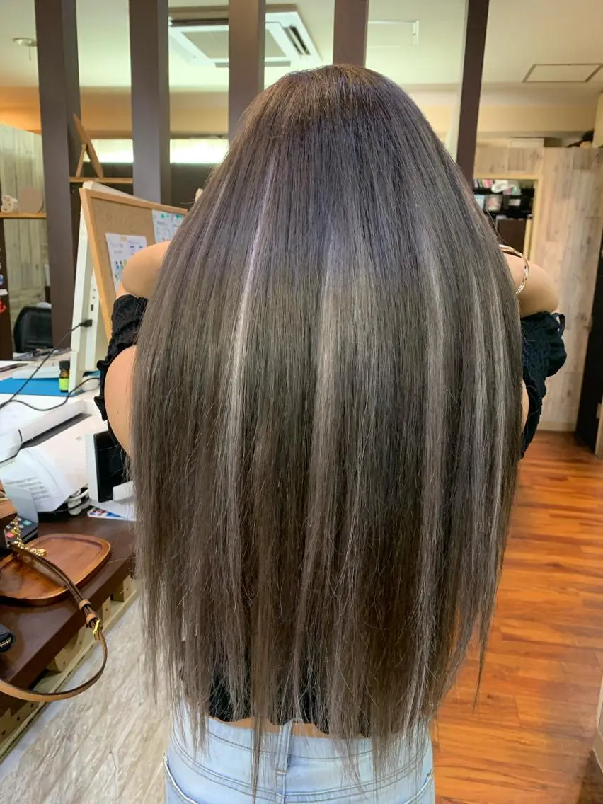 ロング ハイライト LOHAS Kanaのヘアスタイル