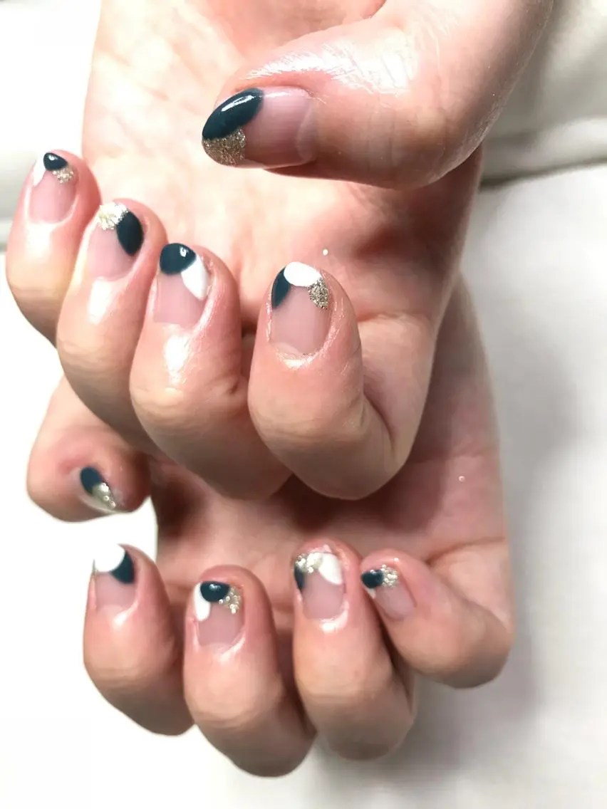 ミディアム カラー パーマ ヘアアレンジ ネイル マツエク・マツパ フレンチネイル Sunny side nailのネイルデザイン