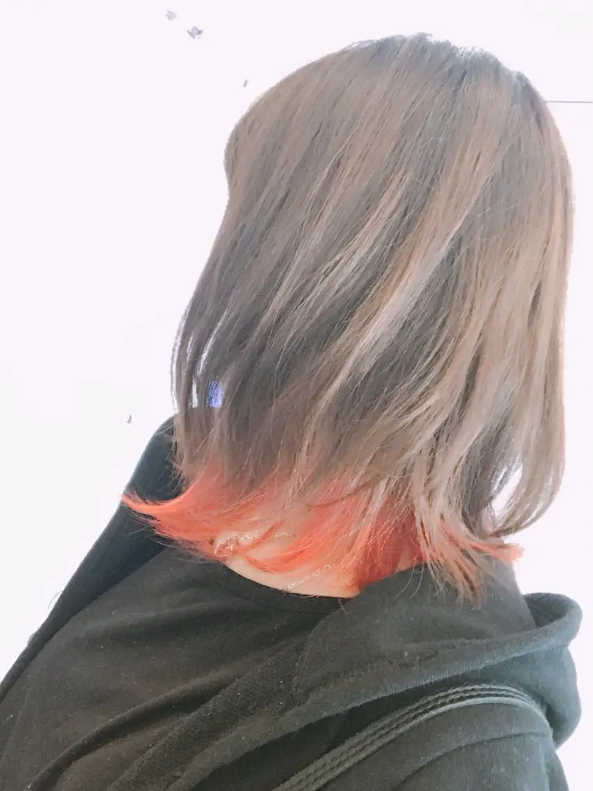 カラー ブリーチ 白井 つづりのヘアスタイル