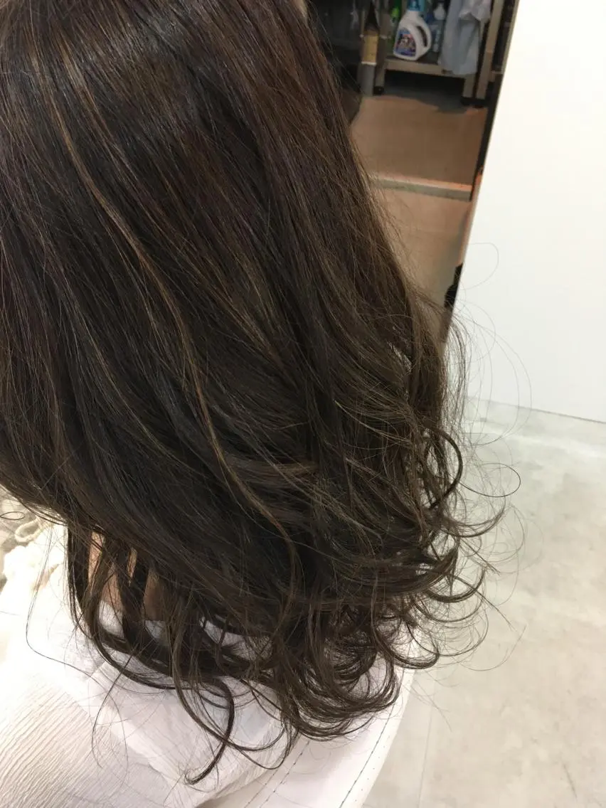 セミロング ロング カラー 髪質改善 中川 翔のヘアスタイル