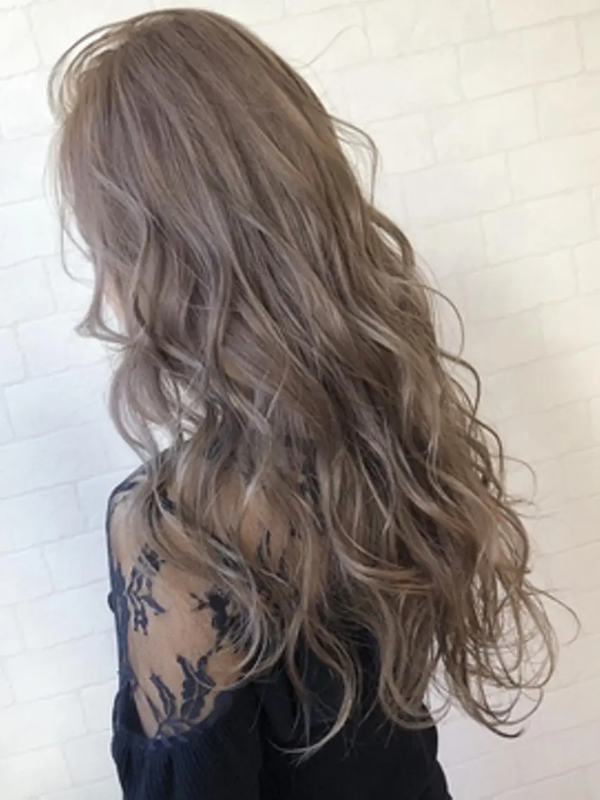 カラー デザインカラー Lienのヘアスタイル