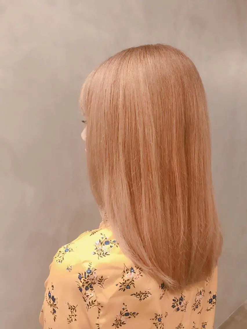 セミロング カラー ハイトーンカラー おおたけ あゆみのヘアスタイル
