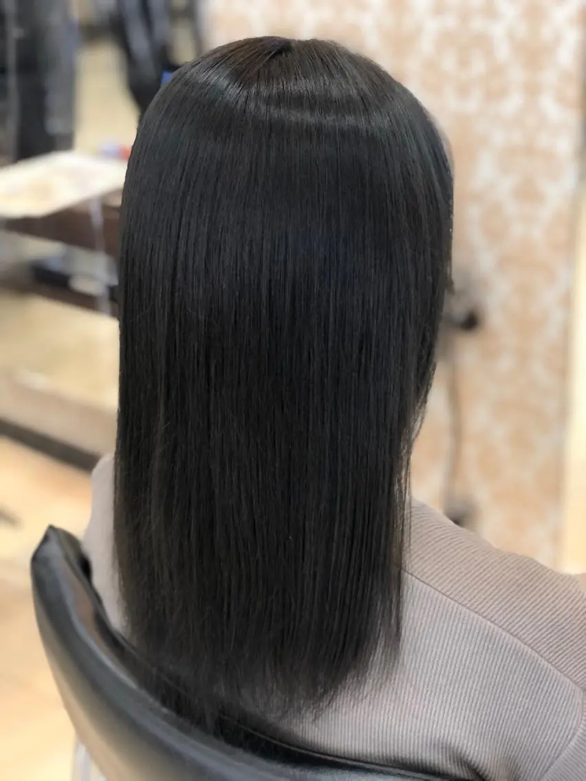 セミロング カラー アッシュ アッシュグレー 嶌田 沙紀のヘアスタイル