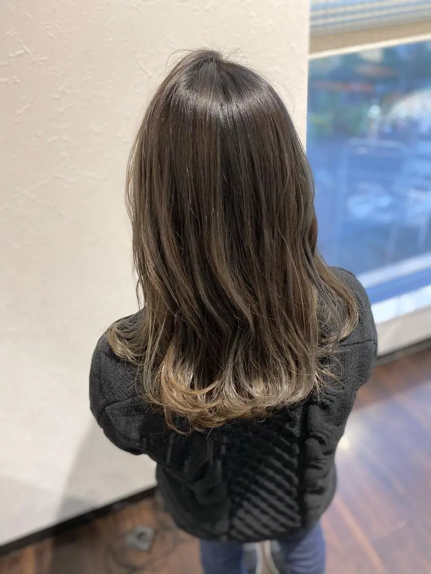 ロング カラー グレージュ ハイライトカラー ハイライト 川合 勇気のヘアスタイル