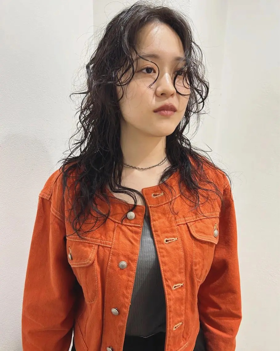 セミロング パーマ セミロングパーマ ウルフカット カット パーマ トリートメント 村上雅人 ナチュラルモードのヘアスタイル