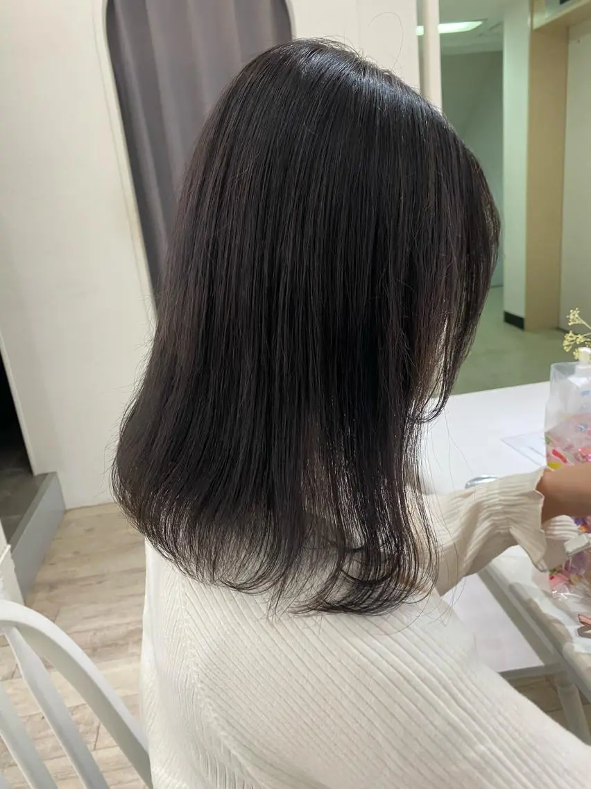 セミロング カラー ブリーチ 透明感カラー グレージュ 暖色カラー✨️ 門内 梨真のヘアスタイル