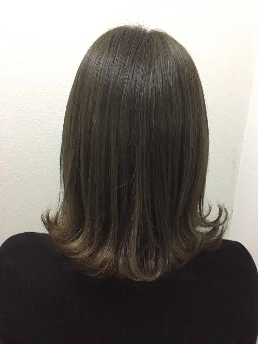 ミディアム カラー shi hoのヘアスタイル