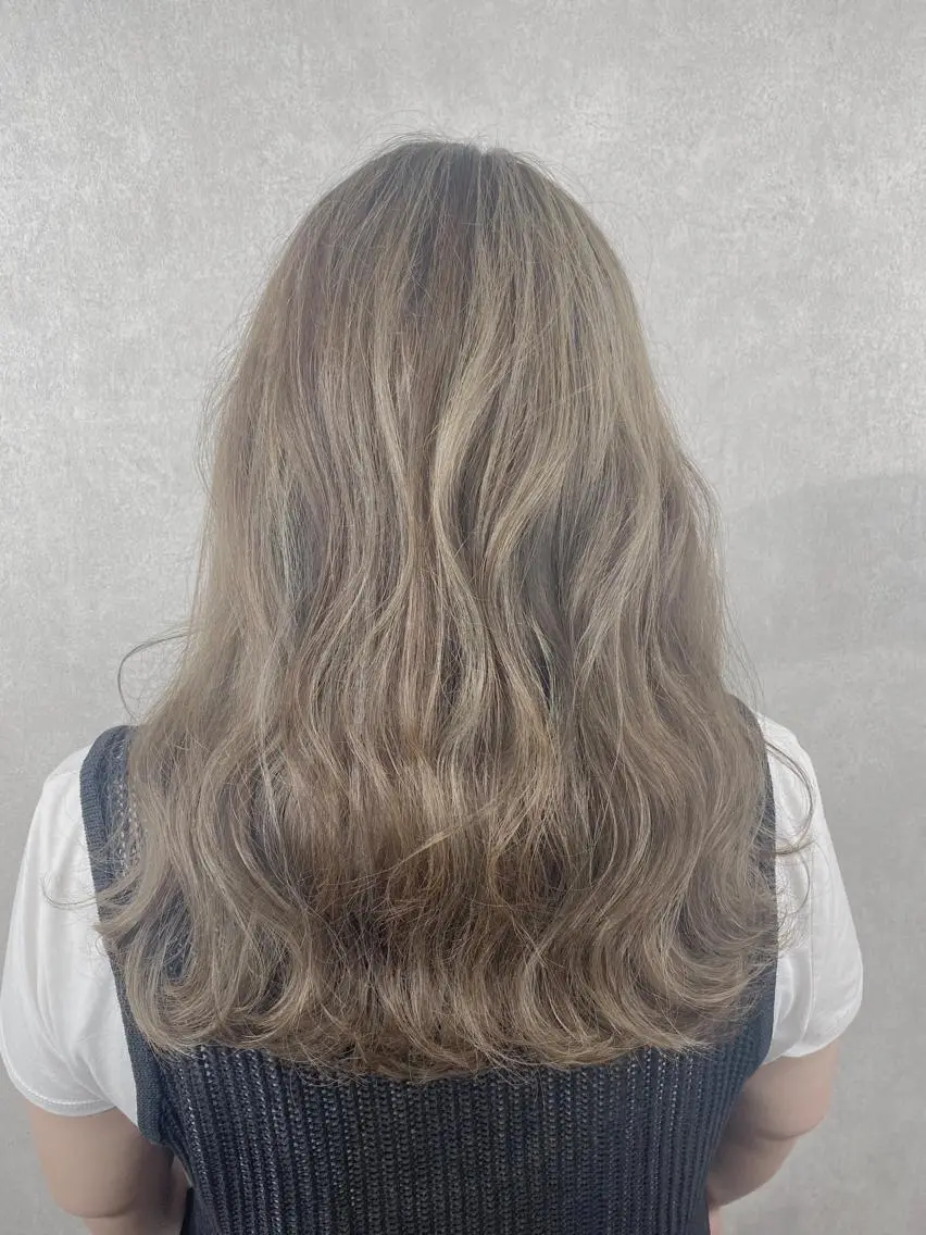 ロング ハイライト ＳＨＩ ＺＵのヘアスタイル