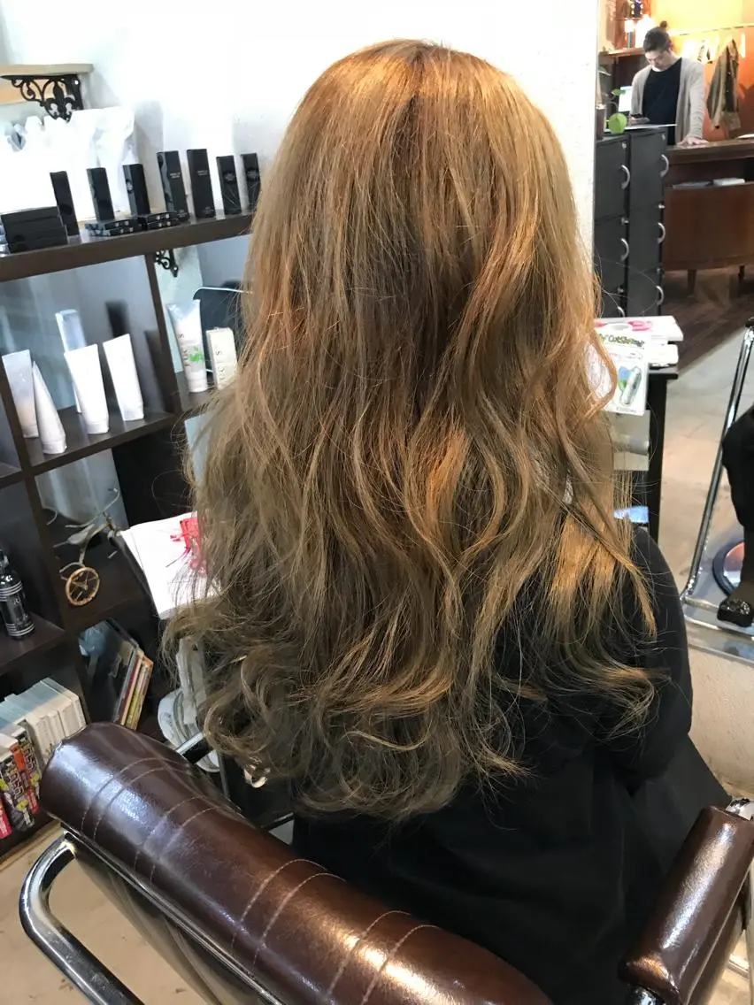 ロング カラー グラデーションカラー ハイライトカラー ハイライト 正分 真美のヘアスタイル