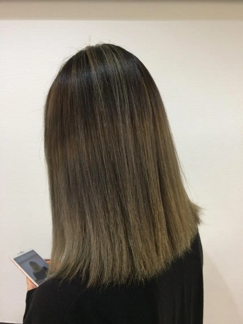 ミディアム カラー ヘアアレンジ ハイトーン Arphyのヘアスタイル