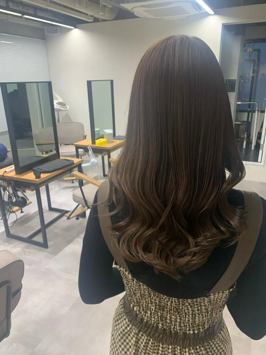 ロング アッシュ ハイライト 髪質改善 韓国風ヘア レイヤーカット ルーチェヘアー 北摂エリアNo.1のヘアスタイル