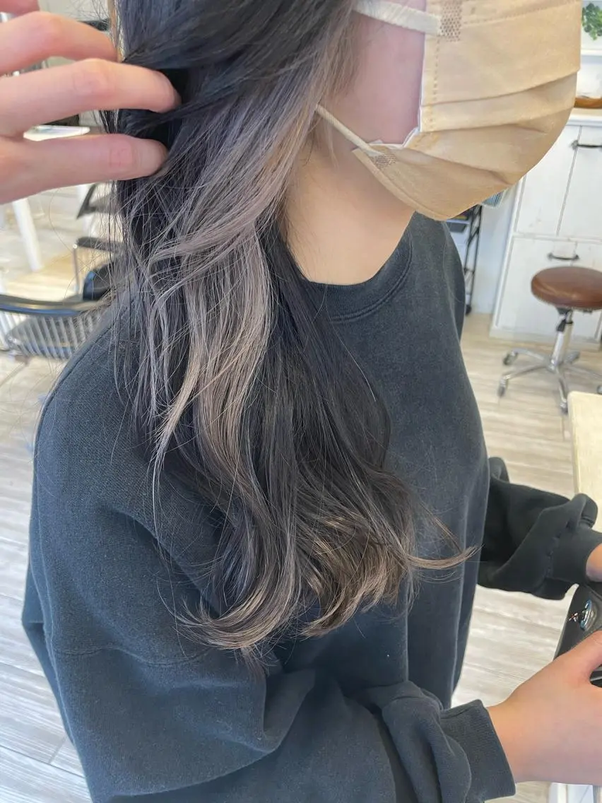 ロング カラー インナーカラー 推し ブリーチ  髪質改善のヘアスタイル