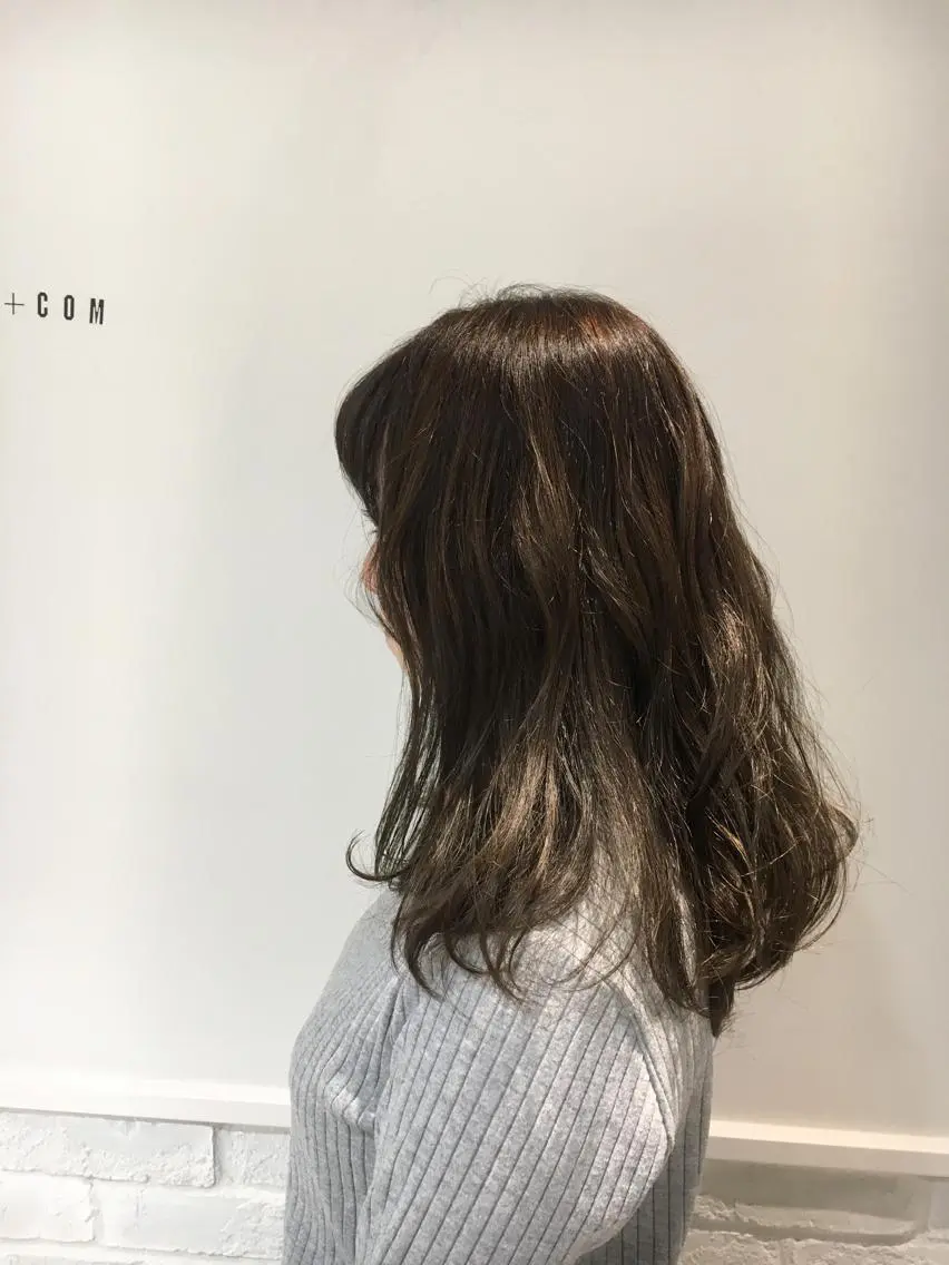 カラー アッシュ ブルーカラー ブルーアッシュ ハイライトカラー 江原 彩華のヘアスタイル