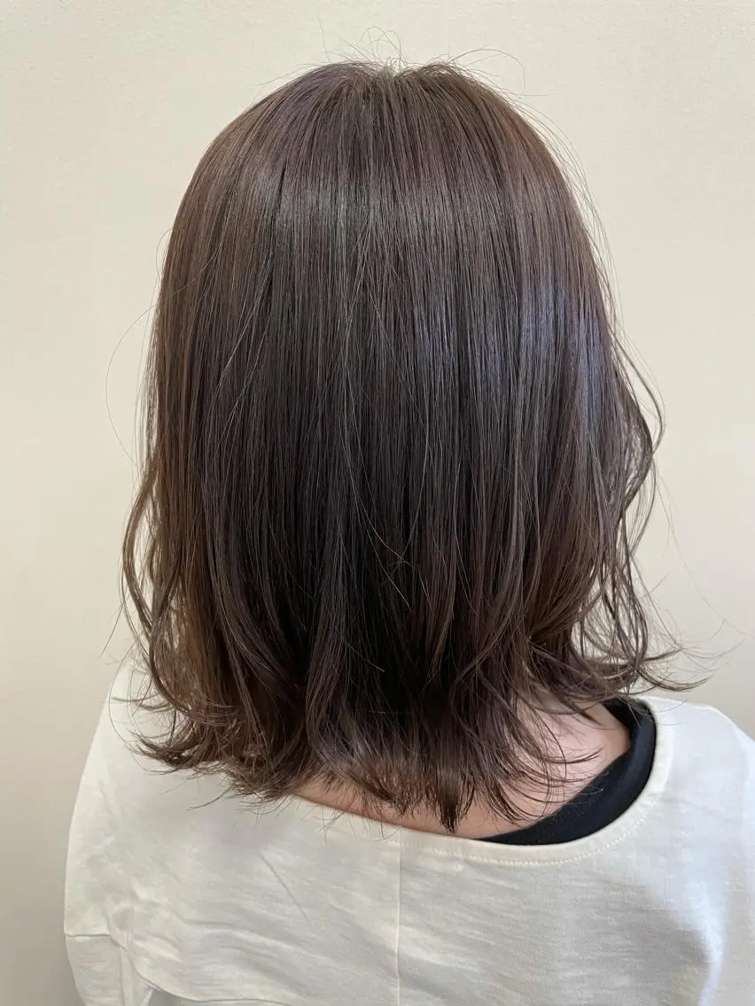 ミディアム カラー アッシュ アッシュグレー アッシュグレージュ グレージュ 沢田 瞳のヘアスタイル