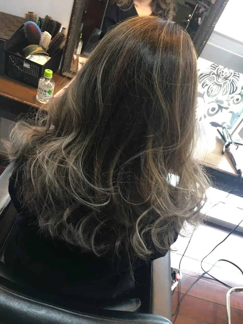 ロング カラー ダブルカラー ハイライトカラー ハイライト 吉本 yoshimotoのヘアスタイル