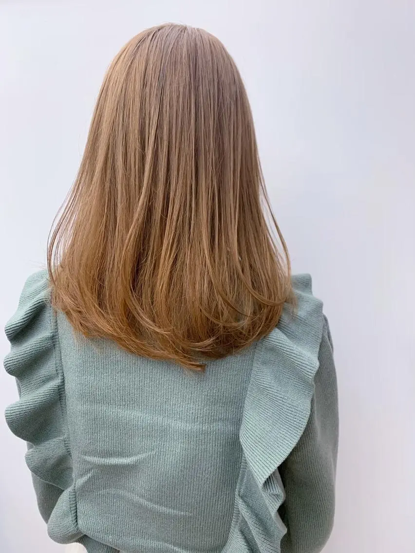 セミロング カラー パーマ ブリーチ ハイトーンカラー イルミナカラー ヨシンモリ newi grande 横浜店のヘアスタイル