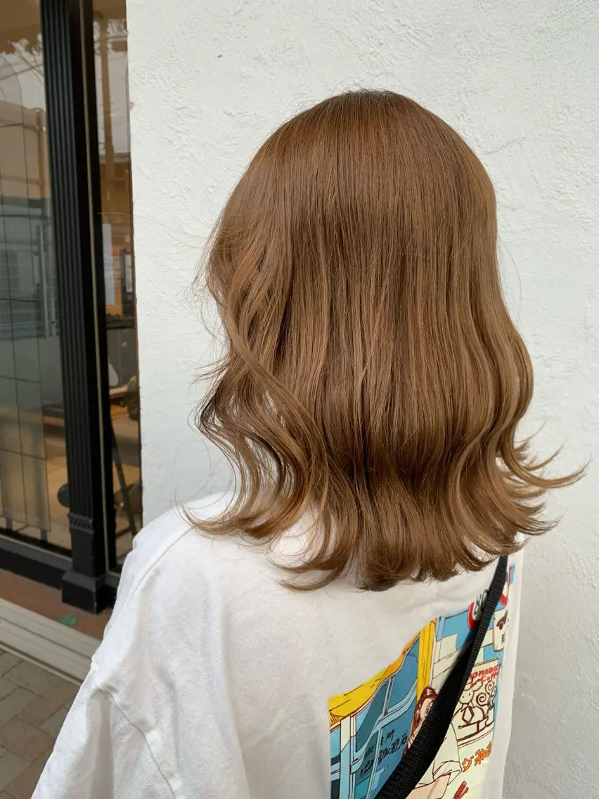 ミディアム カラー ベージュカラー ブリーチ ケアブリーチ ミルクティーベージュ 艶髪レイヤー上田 紗也🇰🇷💗のヘアスタイル