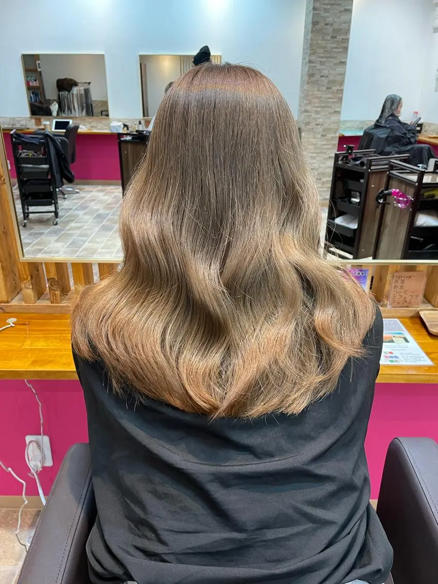 ロング カラー グレージュ ロング ヘアカラー YUI/ ブリーチカラー🌷のヘアスタイル