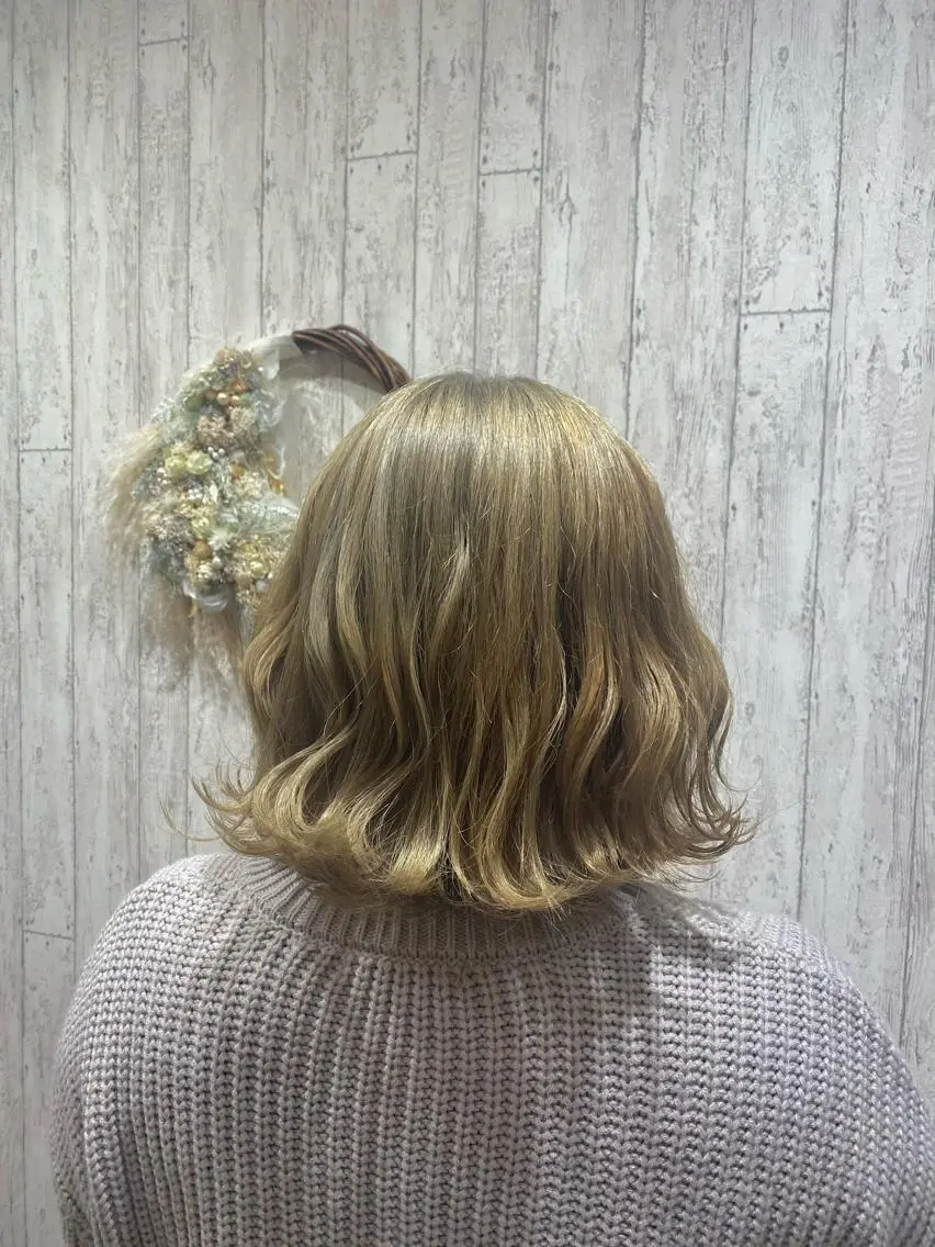 ショート カラー ブロンド ハイトーンカラー ホワイトブロンド ヘアカラー トリートメント 🦋店長🦋 ほんさわ みずきのヘアスタイル