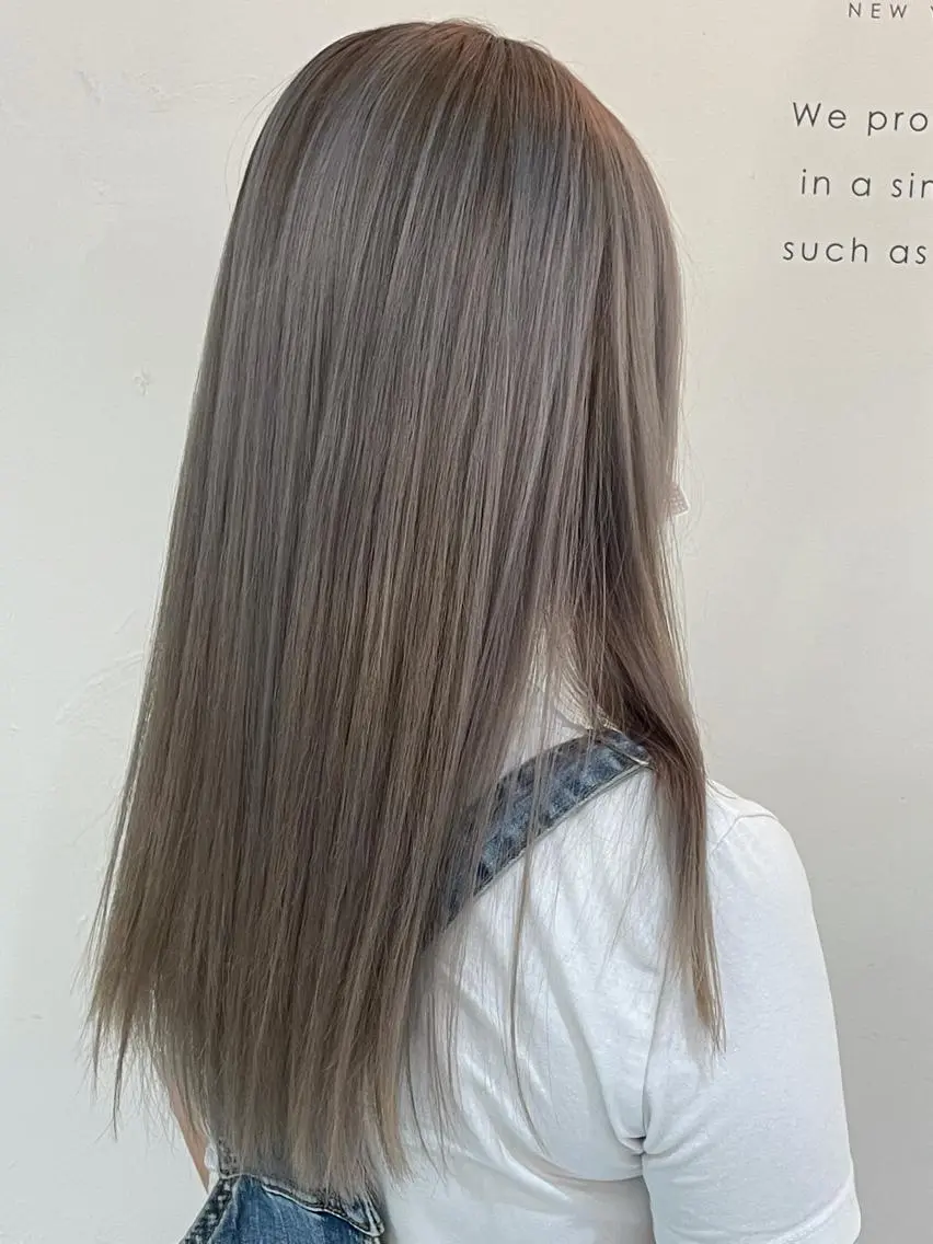 ロング カラー アッシュ ベージュカラー ヘアカラー トリートメント Avery SHINのヘアスタイル