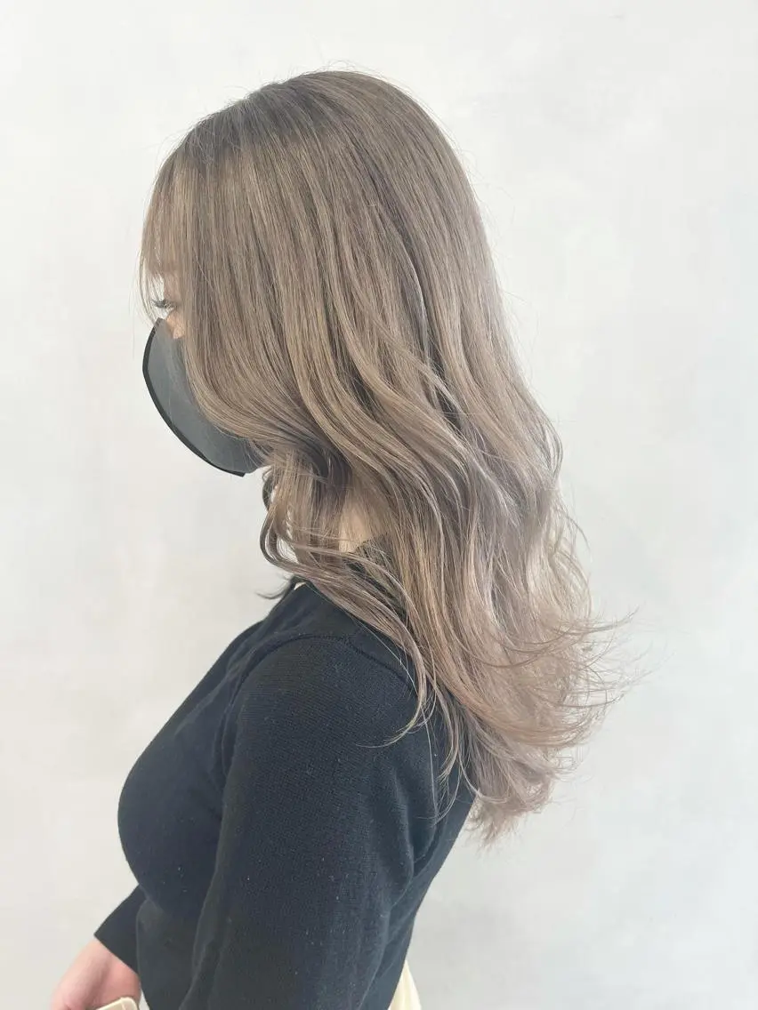 ロング カラー ベージュカラー ブリーチ ケアブリーチ ホワイトベージュ ヘアカラー トリートメント 🦋レイヤーカット ミドリカワ🦋のヘアスタイル