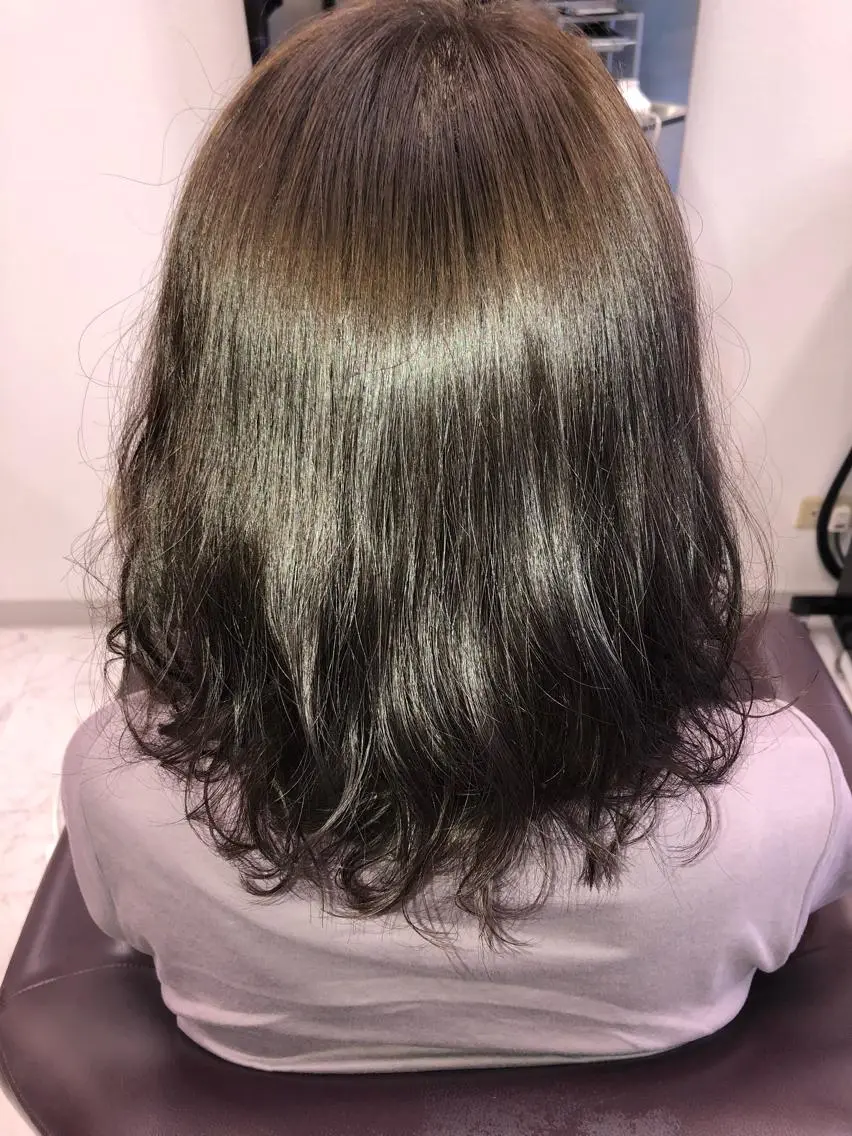 ミディアム カラー アッシュ ミント 村口 優香のヘアスタイル